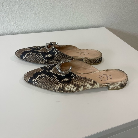 AGL Snake Print Flat Loafer with Round Medal Decoration Size 40 - Picture 2 of 8
